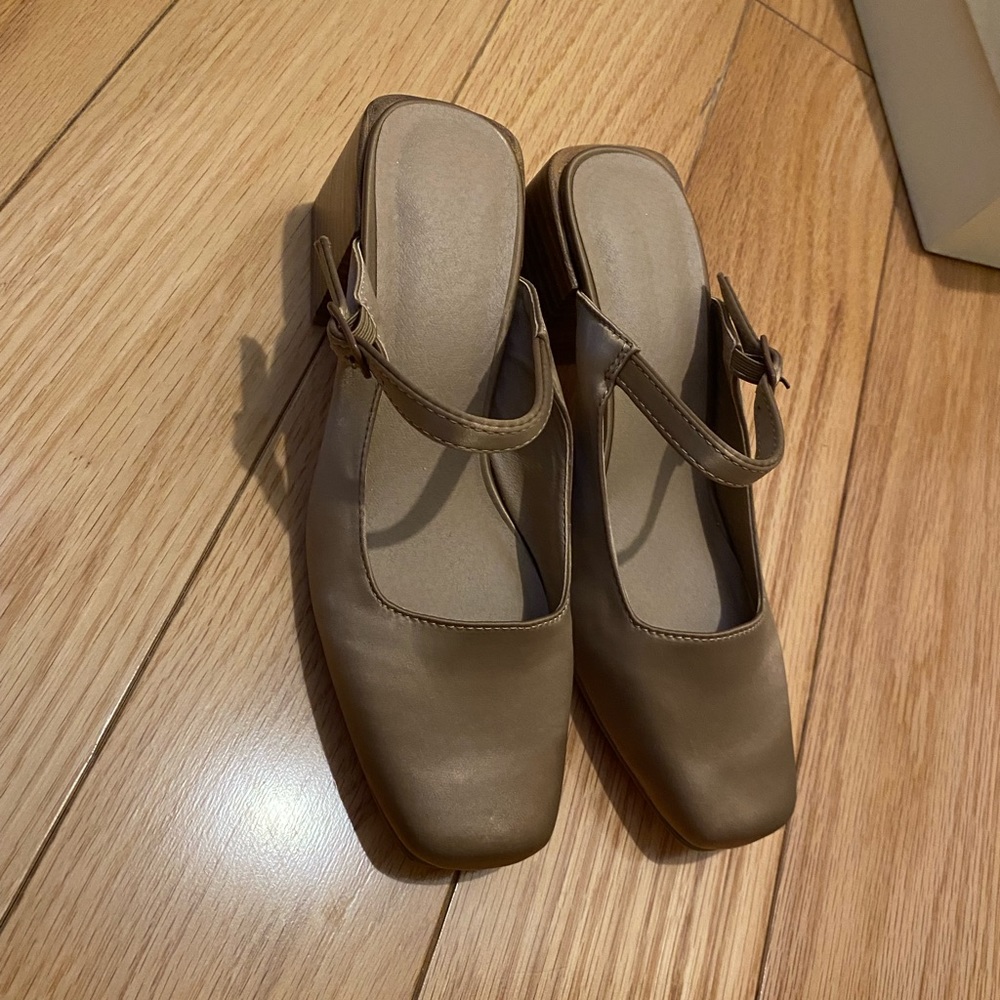 Flat shoes